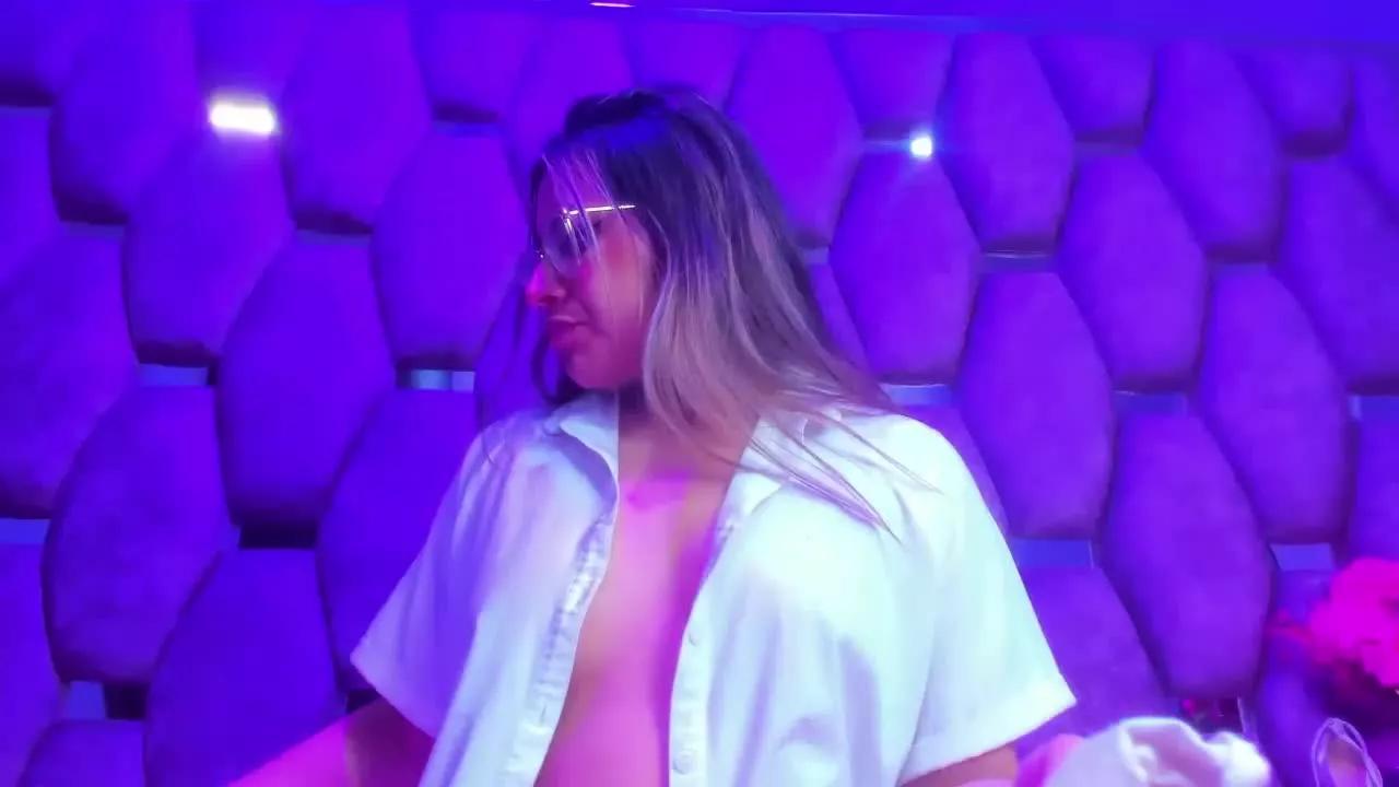 Dollyjuicy from Streamray