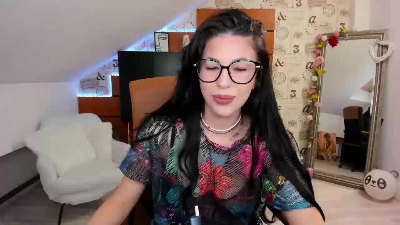 Offline Emilly_Taylor on Streamray