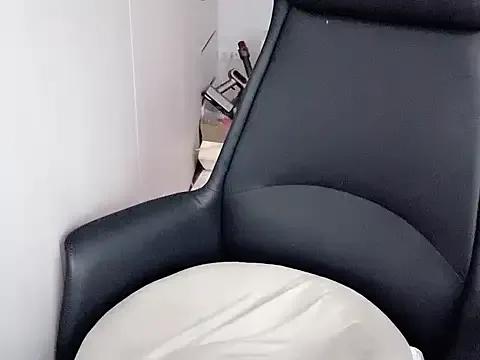 -Alicee- from StripChat is Freechat