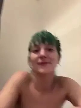 Freechat 2brokegirlz on StripChat