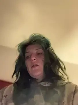 Freechat 2brokegirlz on StripChat