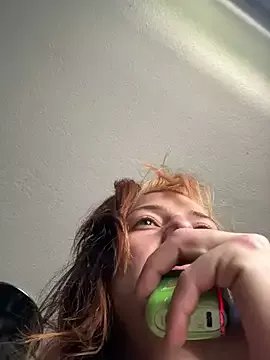 Freechat 2brokegirlz on StripChat