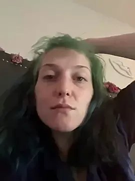 Freechat 2brokegirlz on StripChat