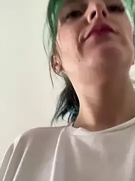 Freechat 2brokegirlz on StripChat