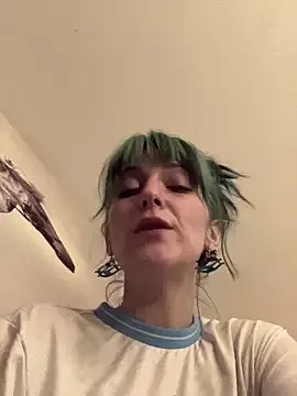 Freechat 2brokegirlz on StripChat