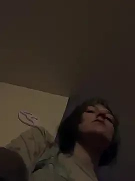 Freechat 2brokegirlz on StripChat