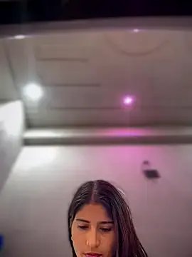 Group 4U143 on StripChat