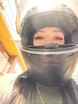 _Luna-1 from StripChat is Freechat