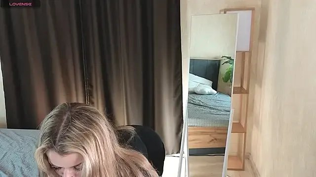 Freechat _RoseTyler_ on StripChat