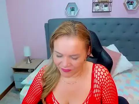 _sarah_lovely from StripChat is Freechat