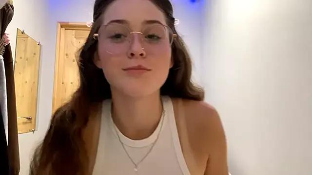 Adel_strongwoman from StripChat is Freechat