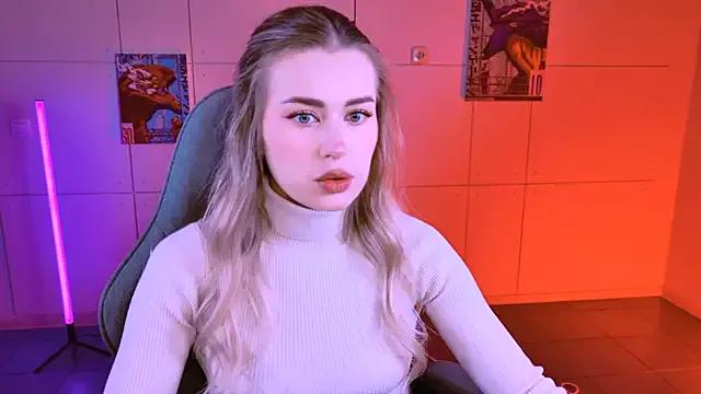 AdelLoyss from StripChat is Freechat