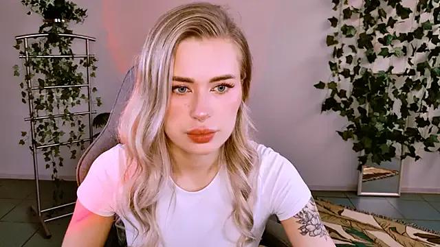AdelLoyss from StripChat is Freechat