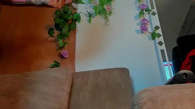 Adhara_hotter from StripChat