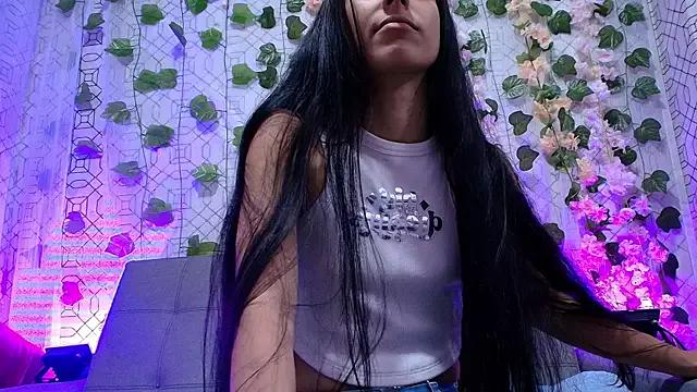 alana_lopezz from StripChat is Freechat