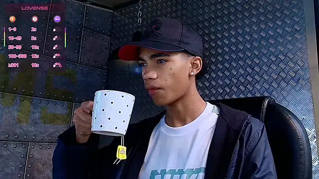 AlanCutee from StripChat