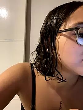 alannaa_ from StripChat is Freechat