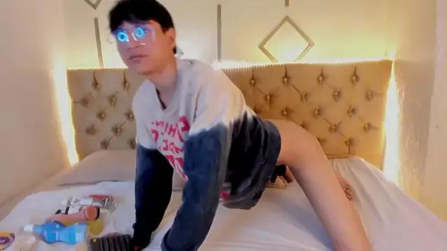 AleAurarashi from StripChat is Freechat