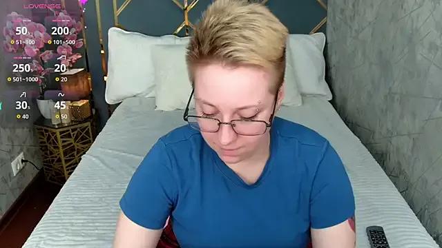 AlexandraGreen from StripChat is Freechat