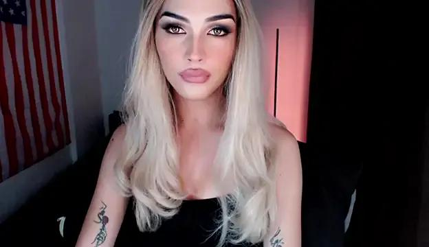 Alicegreenexx from StripChat is Freechat