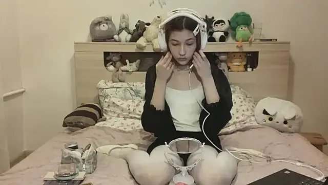 Try girls webcam shows. Sweet cute Free Performers.