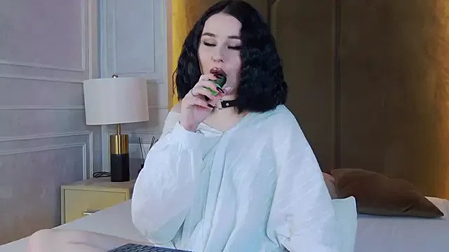 Freechat AliceLune on StripChat