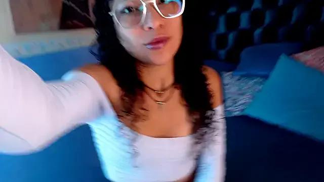 Alise_Harrys from StripChat is Freechat