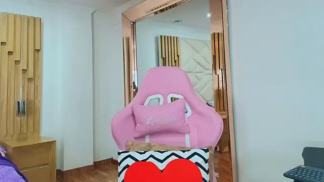 allie_pearl from StripChat is Freechat