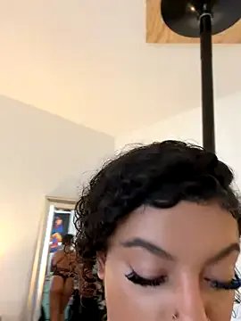 Freechat allybluee777 on StripChat