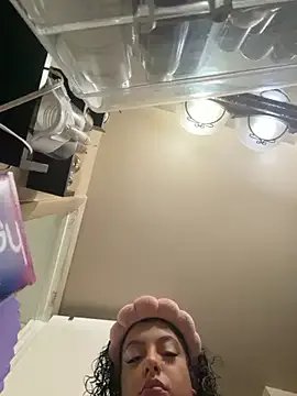 Freechat allybluee777 on StripChat