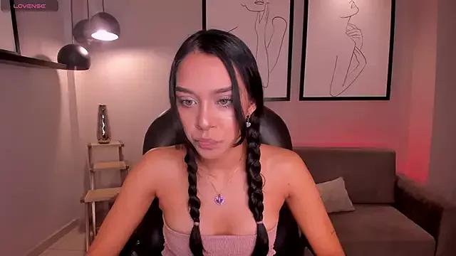 AmaliaCrus from StripChat is Freechat