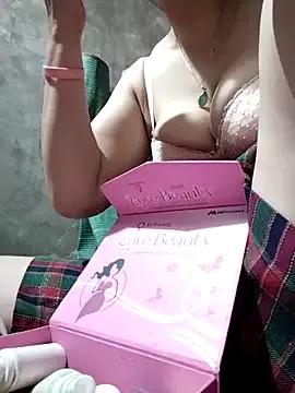 Amanda_ena from StripChat is Freechat