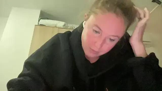 Ameli8 from StripChat is Freechat