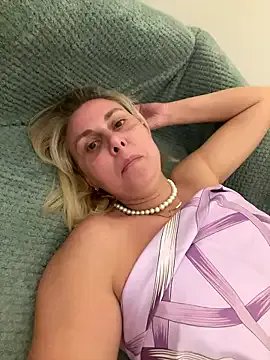 Amelia9798 from StripChat is Freechat