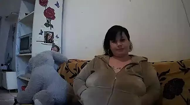 AndraBlumm from StripChat is Freechat