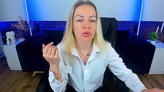 Anna_Snows from StripChat is Freechat