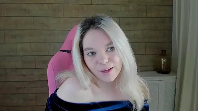 AnnaDelon from StripChat is Freechat