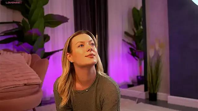 AnnastasiaMills from StripChat is Freechat