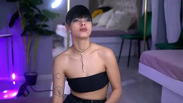 Try girls webcam shows. Sweet cute Free Performers.