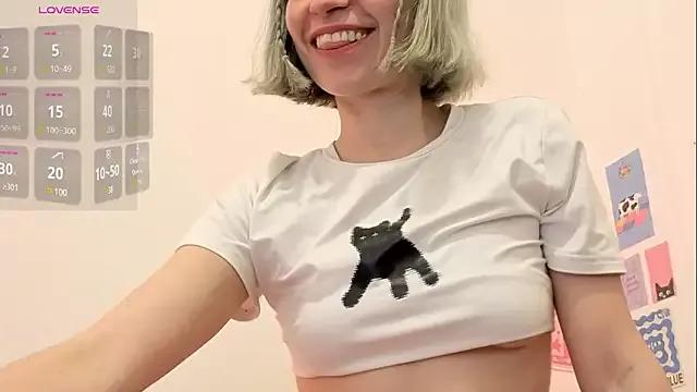 Annie_Tinky from StripChat is Freechat