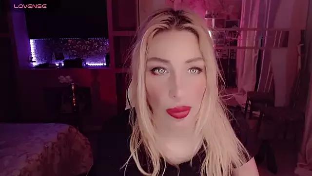 AnnieGOld_ from StripChat is Freechat