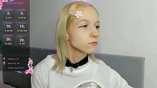 Annyme0w from StripChat is Freechat