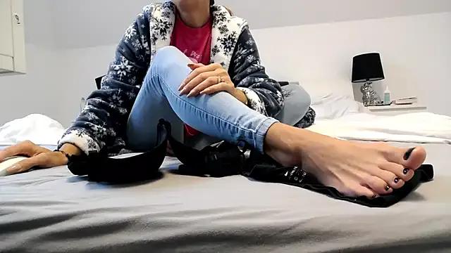 Try girls webcam shows. Sweet cute Free Performers.