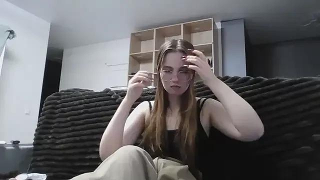 Areerailanz from StripChat is Freechat