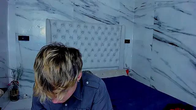 Ari_and_Storm from StripChat is Freechat