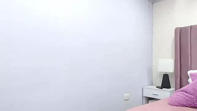 AriannaAdames from StripChat is Freechat