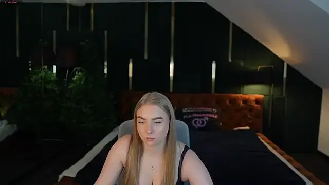 Ariella_Star from StripChat is Freechat