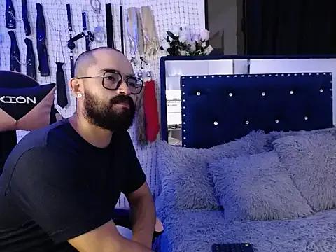 Aron_and_Queen_Annie from StripChat is Freechat