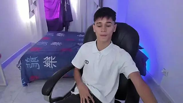 Aron_Boyy from StripChat is Freechat