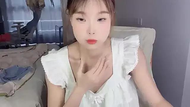 Aurora112 from StripChat is Freechat